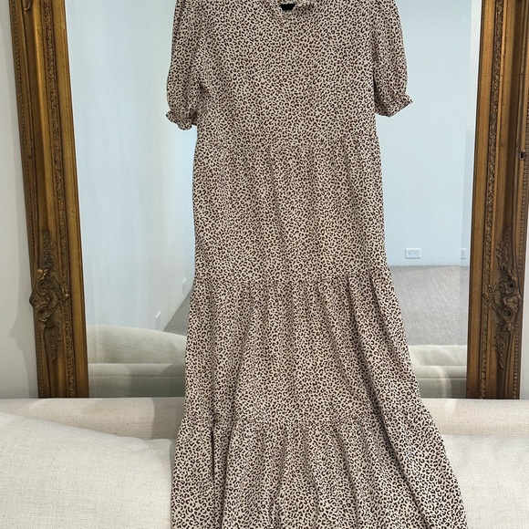 Long flowing dress with puff sleeves - Picture 3 of 3